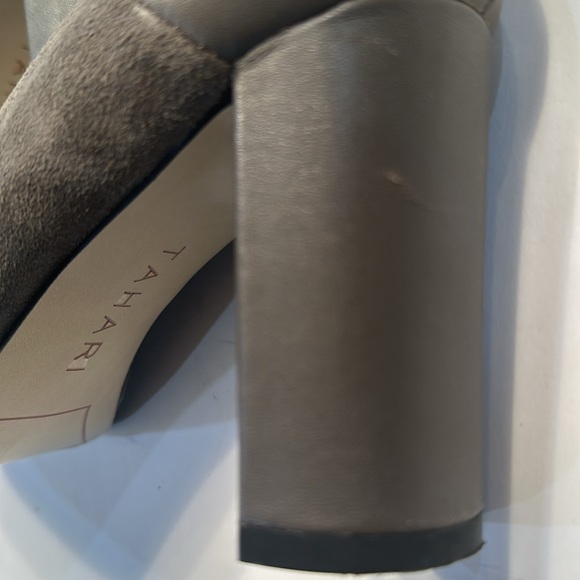 TAHARI Block Suede Elroy Heels - Picture 9 of 10